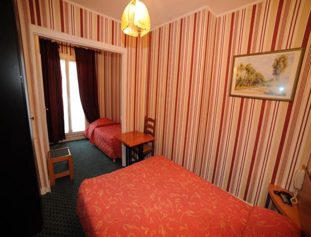 Sully Hotel Paris Room photo